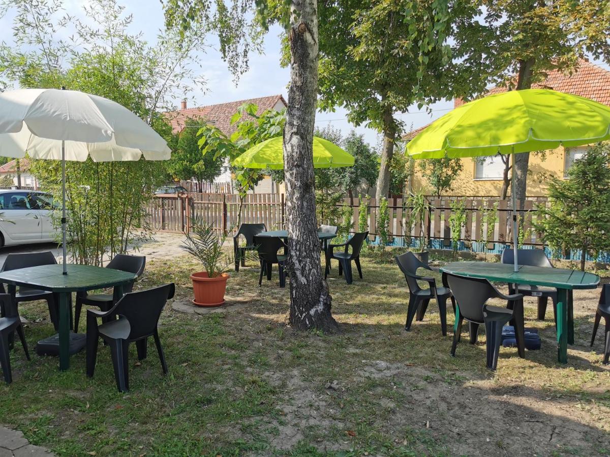 Ambient Deluxe Apartman Gyula Exterior foto